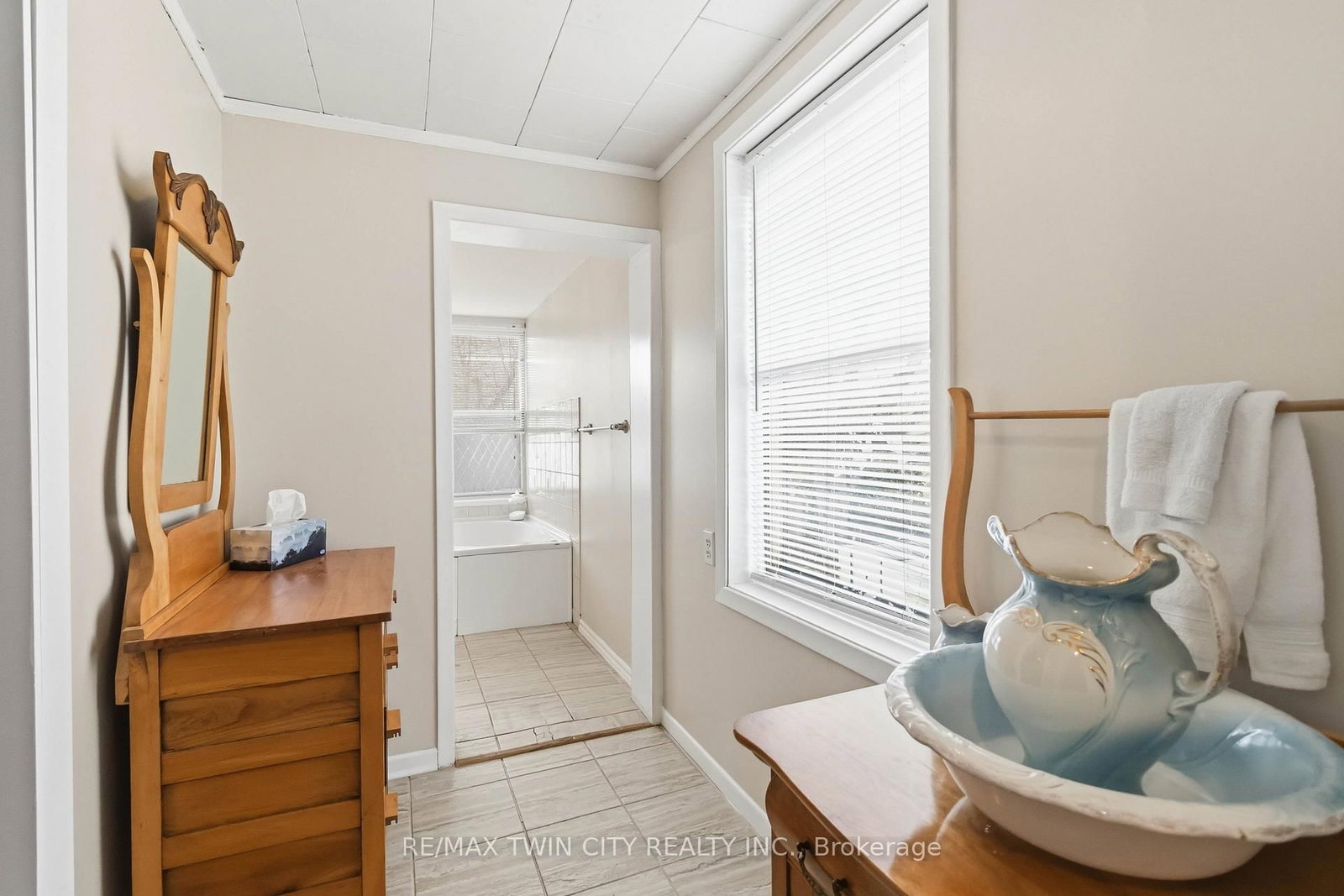 209 Grand River Street N - Photo 35