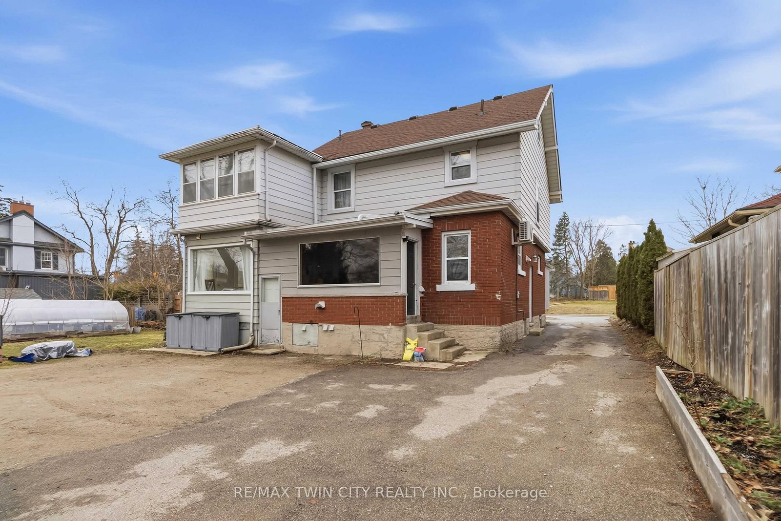 209 Grand River Street N - Photo 45