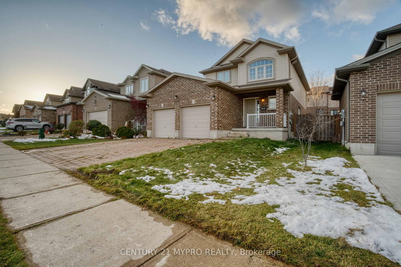 home for lease on 1114 Oakcrossing Road