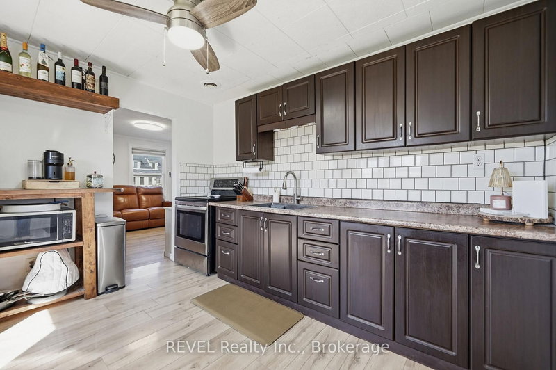 77 Ellen St, Fort Erie, L2A 4C9 | Image 3