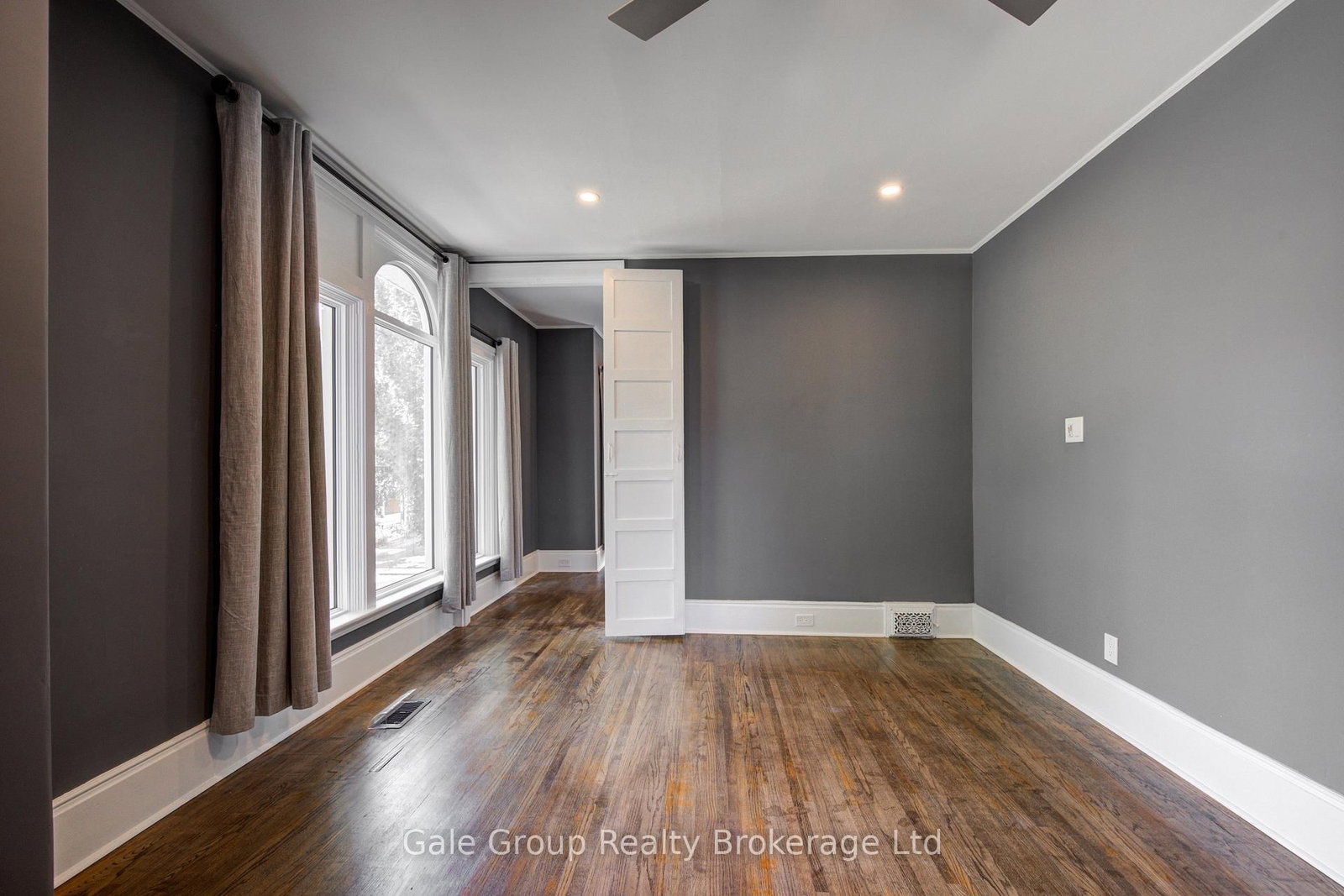 155 Vansittart Avenue • Woodstock, ON photo 28