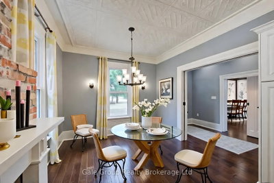 155 Vansittart Avenue • Woodstock, ON photo 9