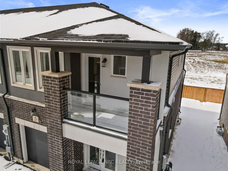 27 Renfrew Tr, Welland, L3C 0K2 | Image 3