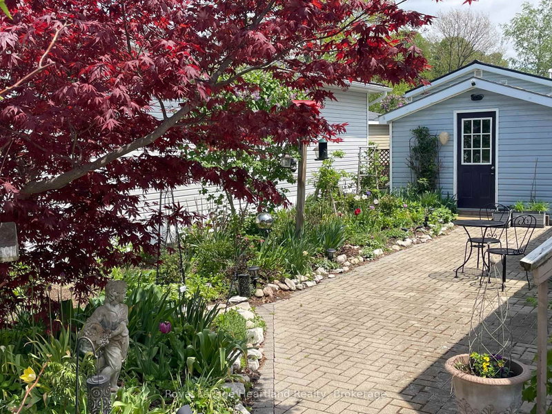 12 IROQUOIS Lane