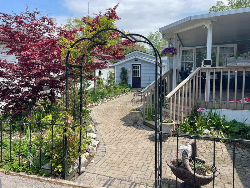 12 IROQUOIS Lane