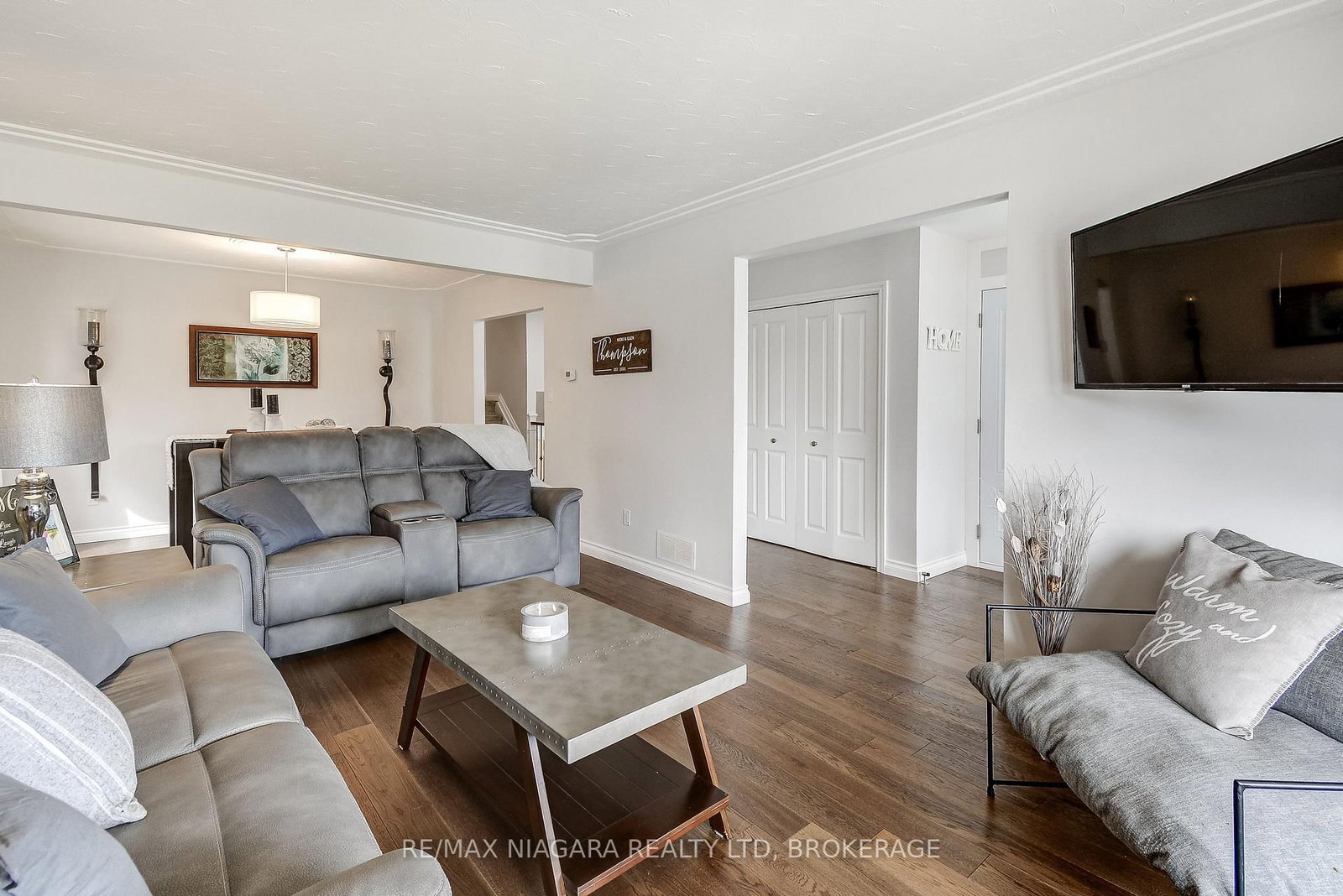 Detached House for sale at 104 Whiteoak Crescent, Welland, Ontario, L3C 6E6 - N. Welland - MLS: X12919646