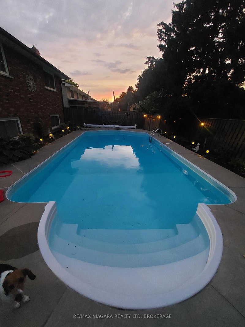 104 Whiteoak Cres, Welland, L3C 6E6 | Image 3