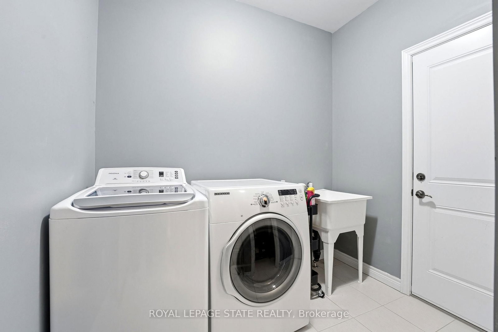 Detached House for sale at 86 Fairgrounds Drive, Hamilton, Ontario, L0R 1C0 - Binbrook - MLS: X12919898