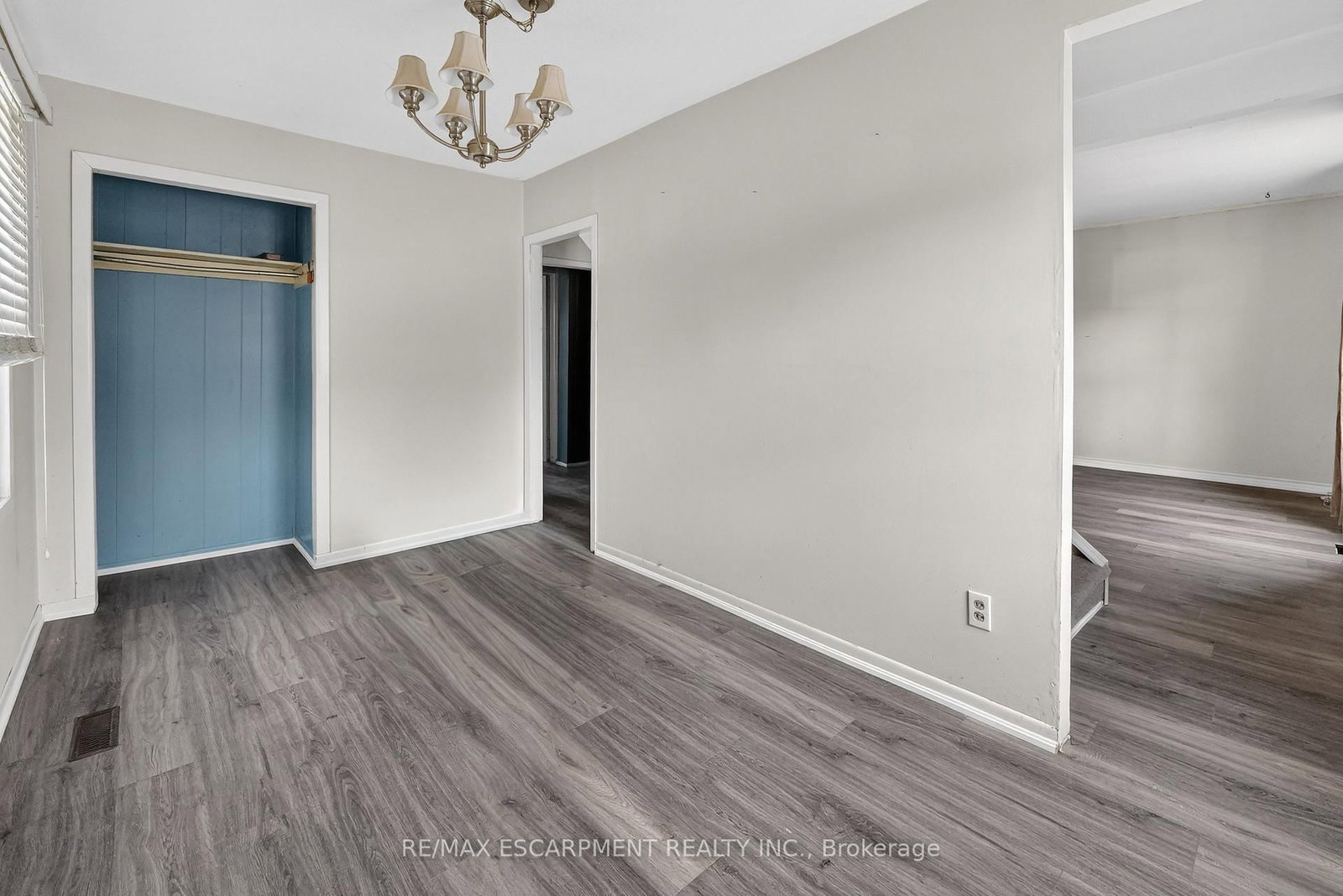 Detached House for sale at 85 Grass Avenue, St. Catharines, Ontario, L2R 1T2 - Downtown - MLS: X12920144