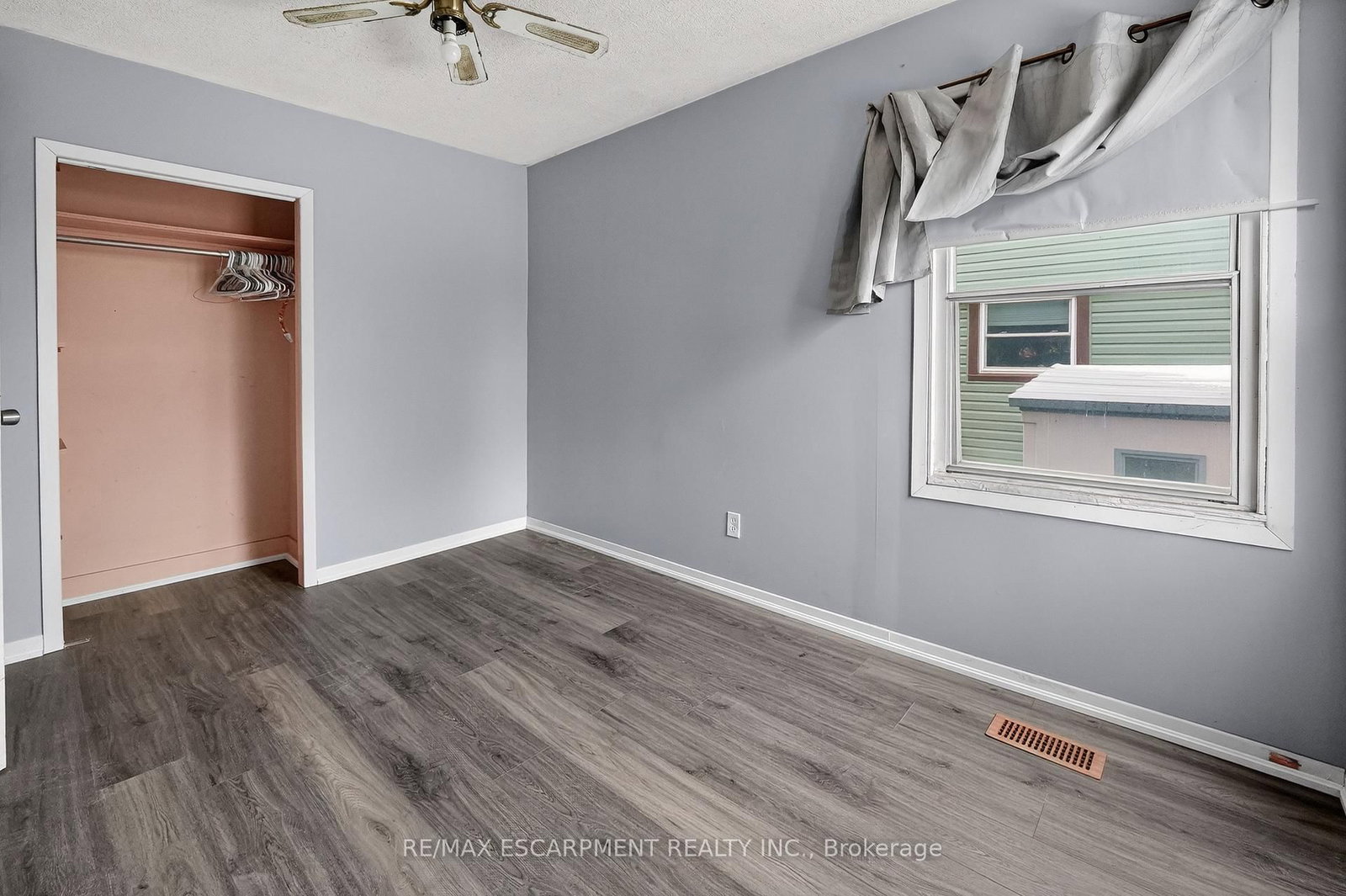 Detached House for sale at 85 Grass Avenue, St. Catharines, Ontario, L2R 1T2 - Downtown - MLS: X12920144