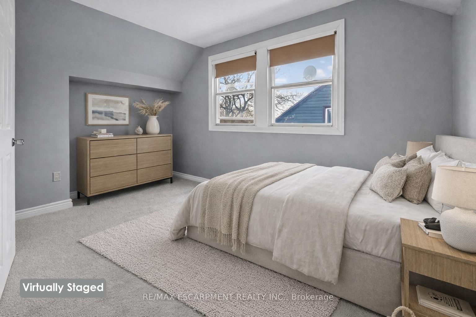 Detached House for sale at 85 Grass Avenue, St. Catharines, Ontario, L2R 1T2 - Downtown - MLS: X12920144