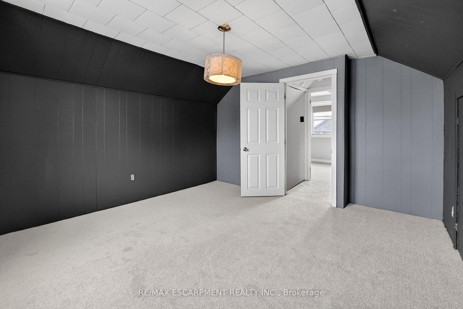 Detached House for sale at 85 Grass Avenue, St. Catharines, Ontario, L2R 1T2 - Downtown - MLS: X12920144