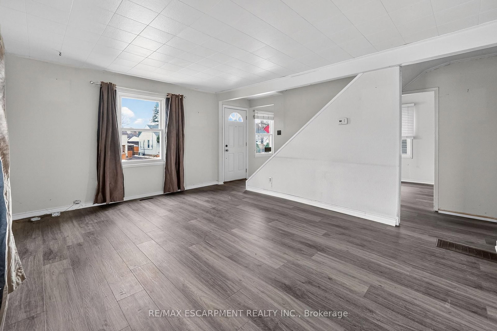 Detached House for sale at 85 Grass Avenue, St. Catharines, Ontario, L2R 1T2 - Downtown - MLS: X12920144