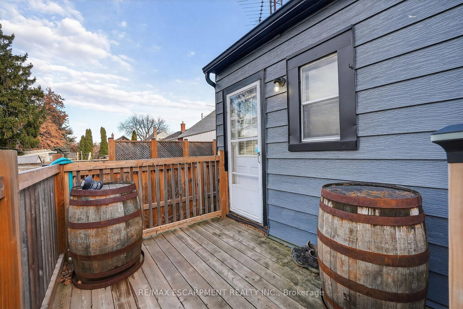 Detached House for sale at 85 Grass Avenue, St. Catharines, Ontario, L2R 1T2 - Downtown - MLS: X12920144