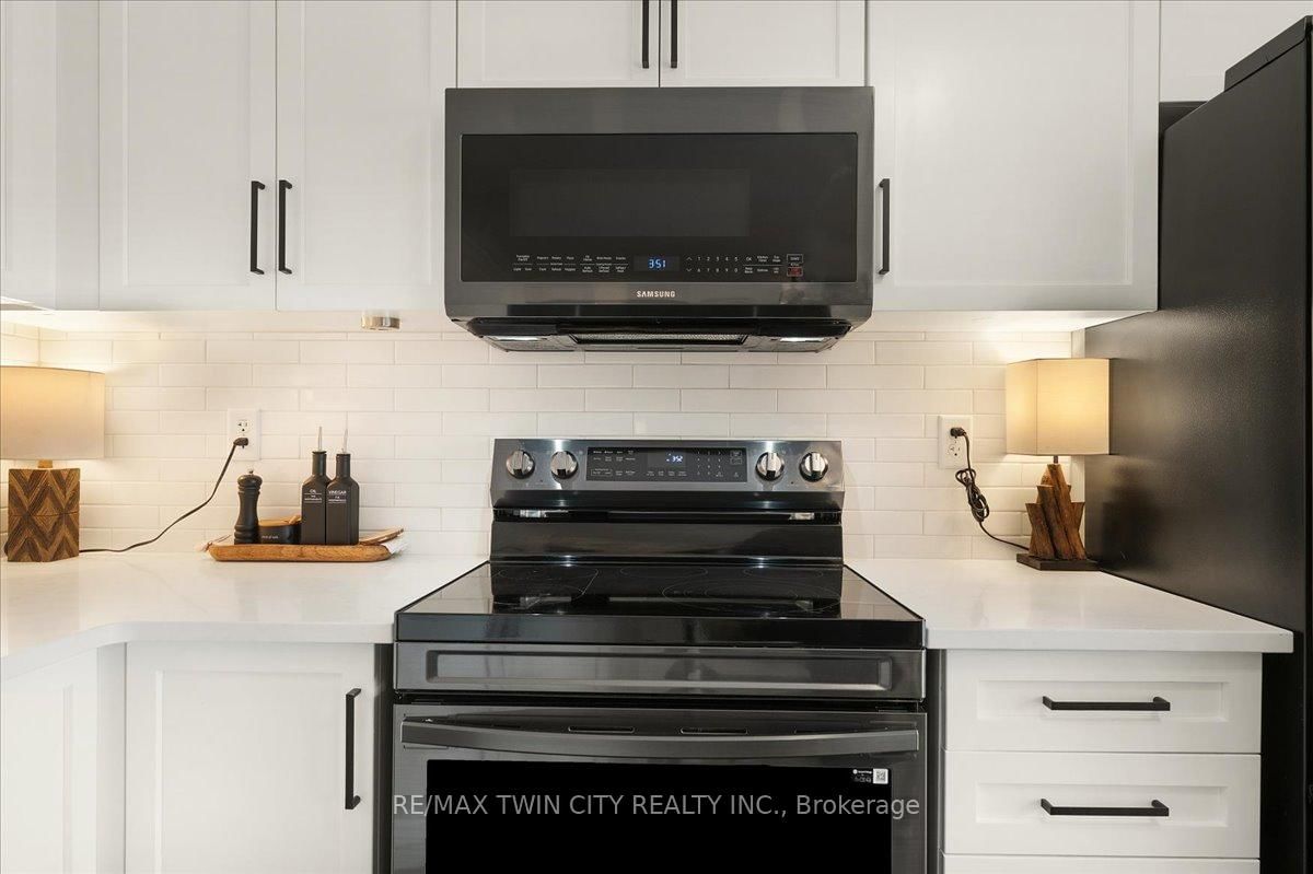 Townhouse for sale at 48 Manhattan Circle, Cambridge, Ontario, N3C 0C4 - MLS: X12920280