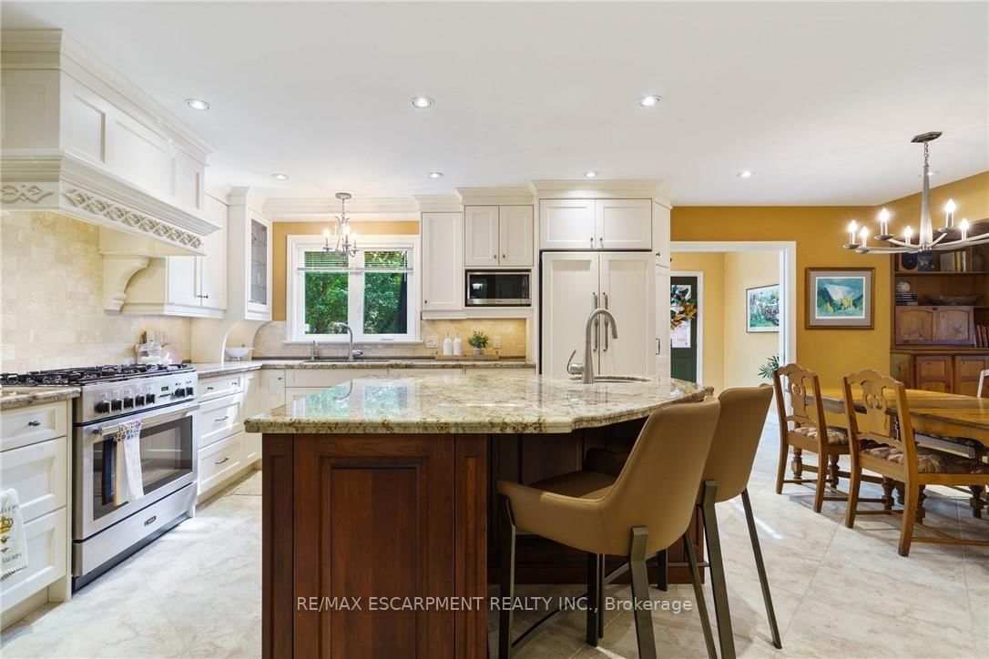 Detached House for sale at 373 Brookview Court, Hamilton, Ontario, L9G 4E6 - Ancaster - MLS: X12920288