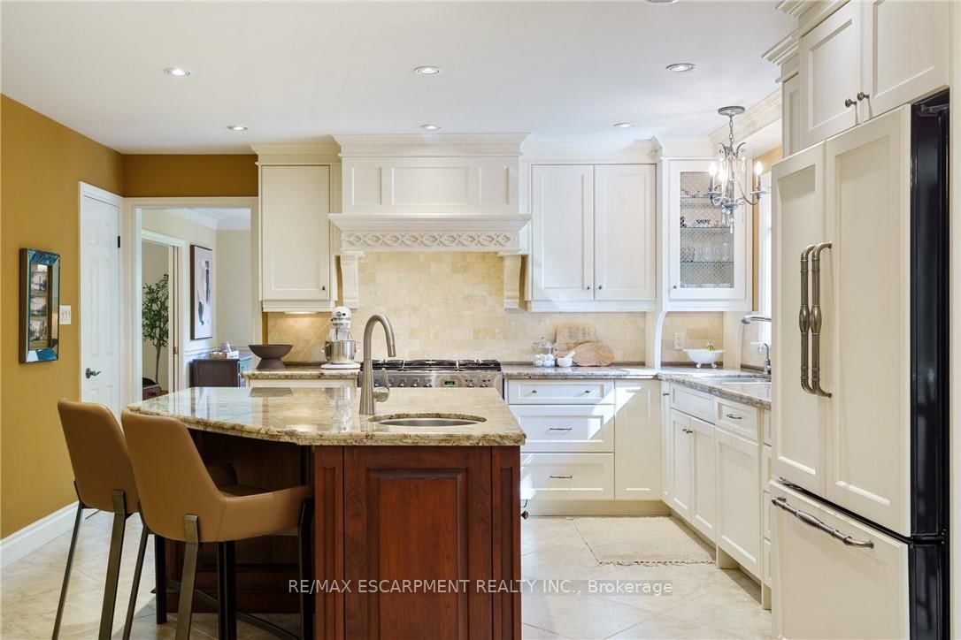 Detached House for sale at 373 Brookview Court, Hamilton, Ontario, L9G 4E6 - Ancaster - MLS: X12920288