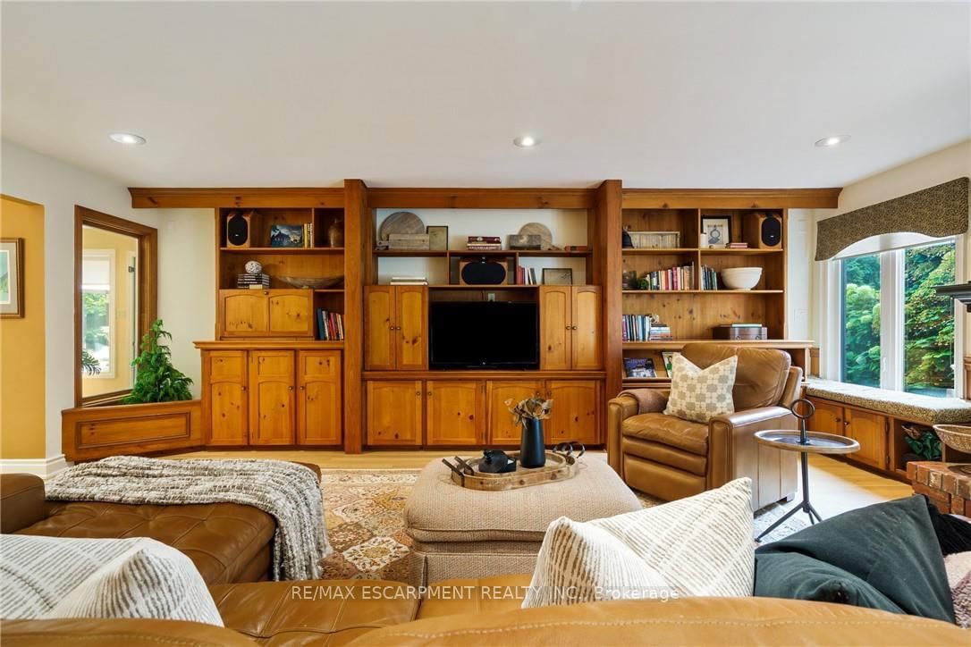 Detached House for sale at 373 Brookview Court, Hamilton, Ontario, L9G 4E6 - Ancaster - MLS: X12920288