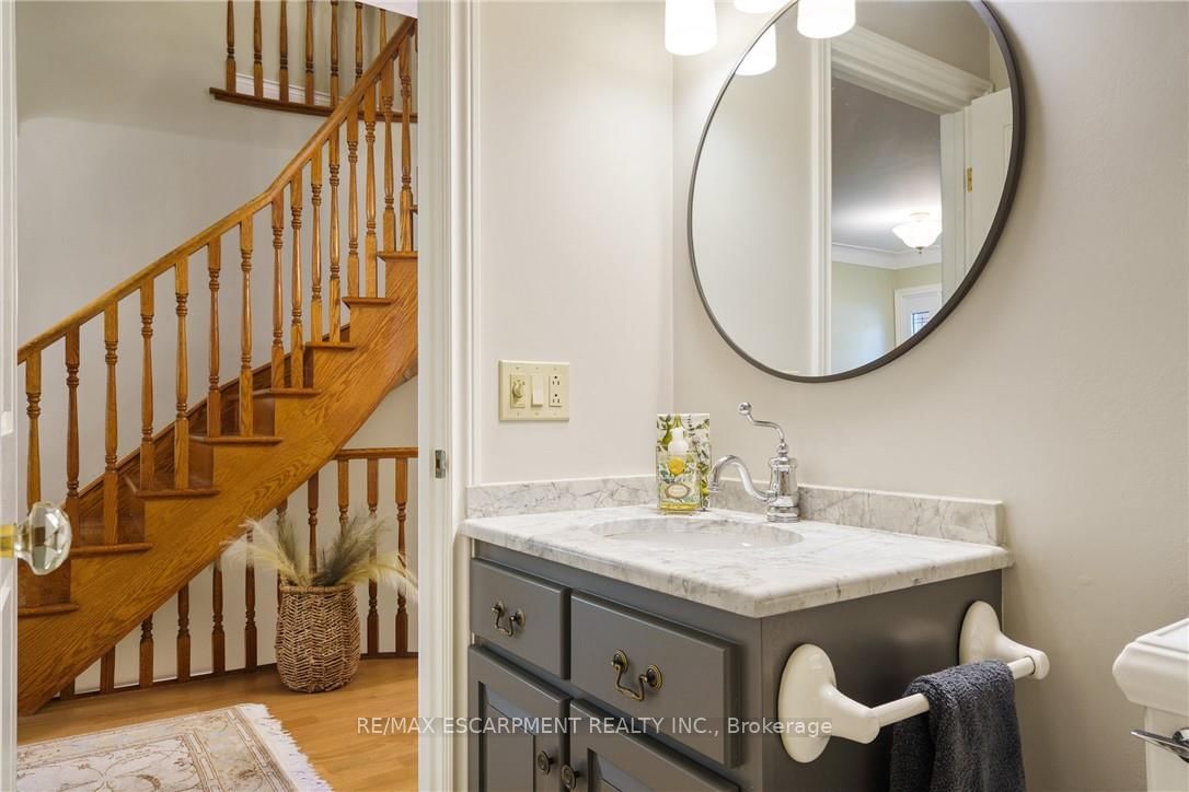 Detached House for sale at 373 Brookview Court, Hamilton, Ontario, L9G 4E6 - Ancaster - MLS: X12920288