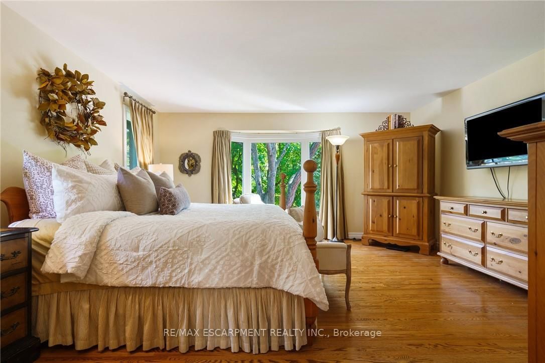 Detached House for sale at 373 Brookview Court, Hamilton, Ontario, L9G 4E6 - Ancaster - MLS: X12920288