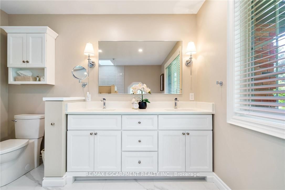 Detached House for sale at 373 Brookview Court, Hamilton, Ontario, L9G 4E6 - Ancaster - MLS: X12920288