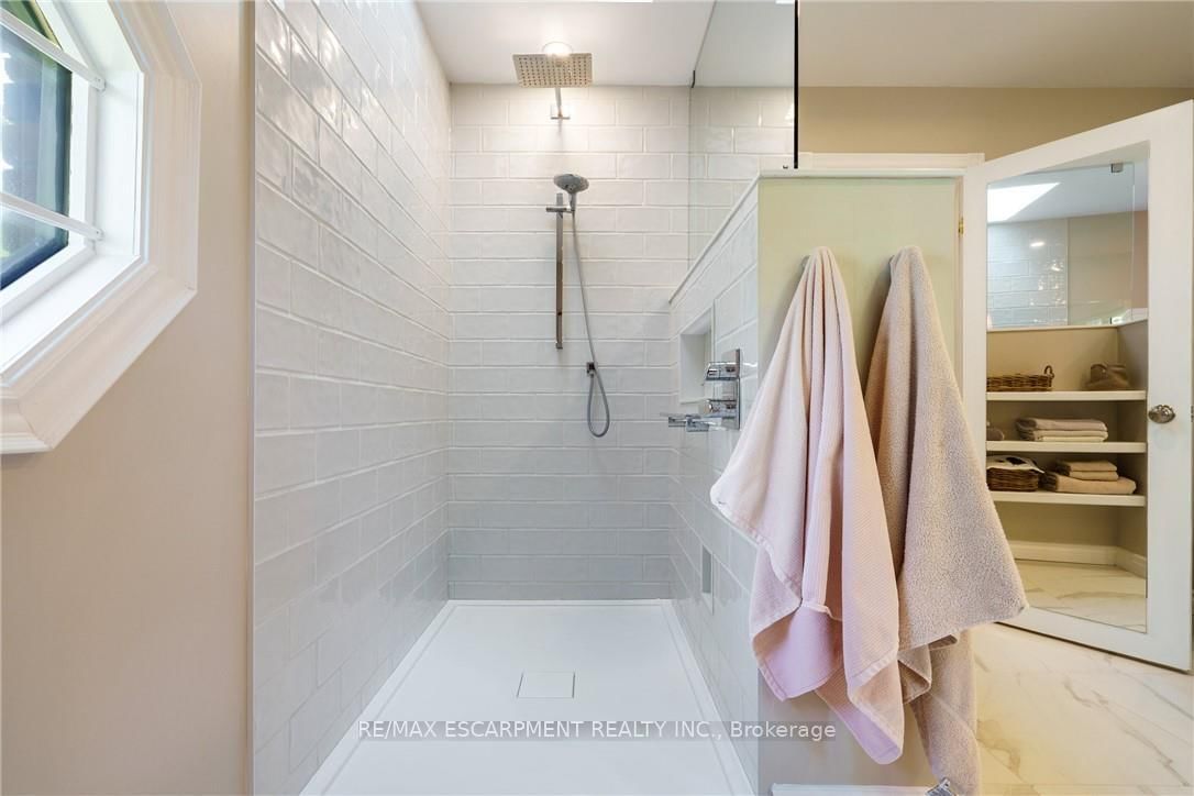 Detached House for sale at 373 Brookview Court, Hamilton, Ontario, L9G 4E6 - Ancaster - MLS: X12920288