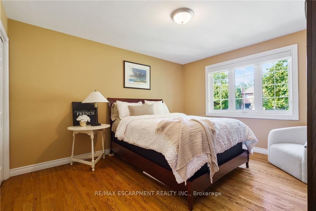 Detached House for sale at 373 Brookview Court, Hamilton, Ontario, L9G 4E6 - Ancaster - MLS: X12920288