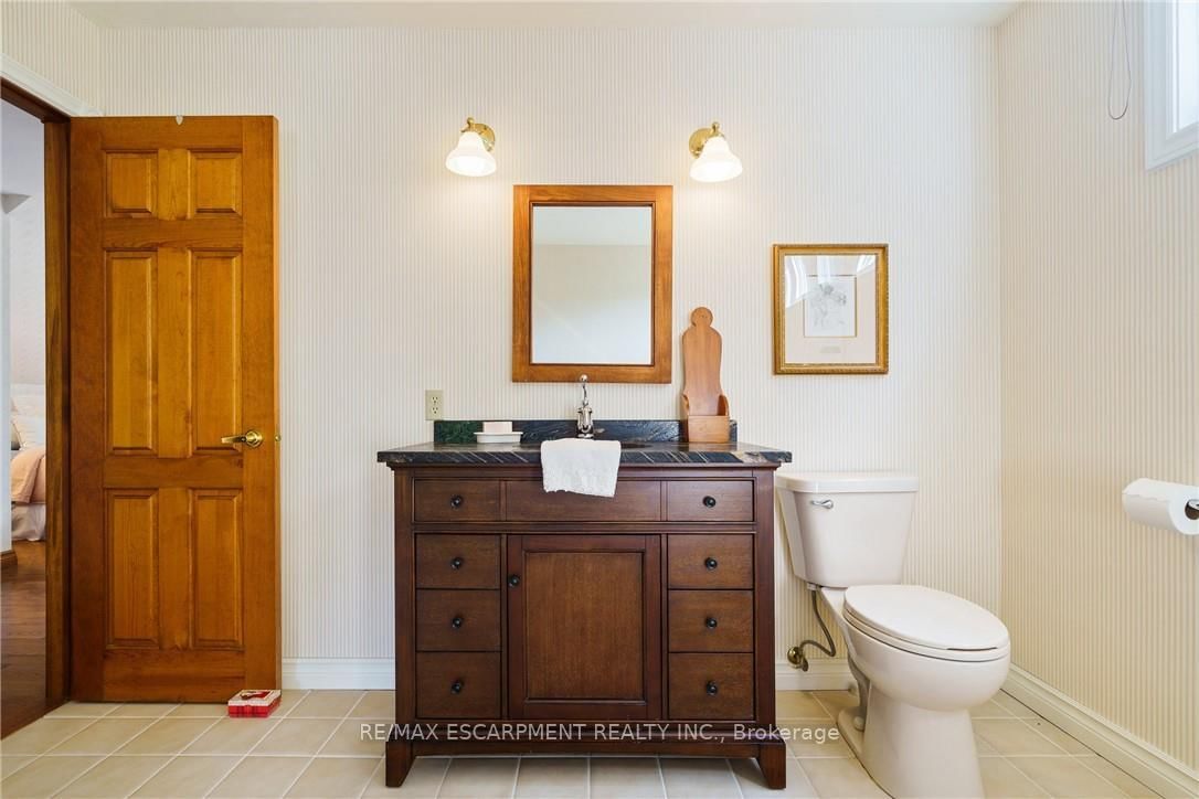 Detached House for sale at 373 Brookview Court, Hamilton, Ontario, L9G 4E6 - Ancaster - MLS: X12920288