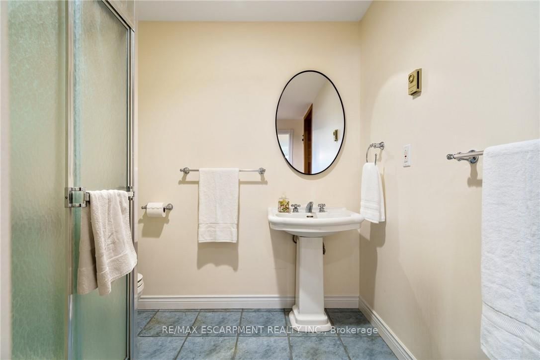 Detached House for sale at 373 Brookview Court, Hamilton, Ontario, L9G 4E6 - Ancaster - MLS: X12920288