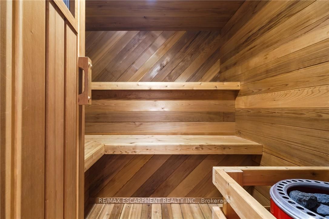 Detached House for sale at 373 Brookview Court, Hamilton, Ontario, L9G 4E6 - Ancaster - MLS: X12920288