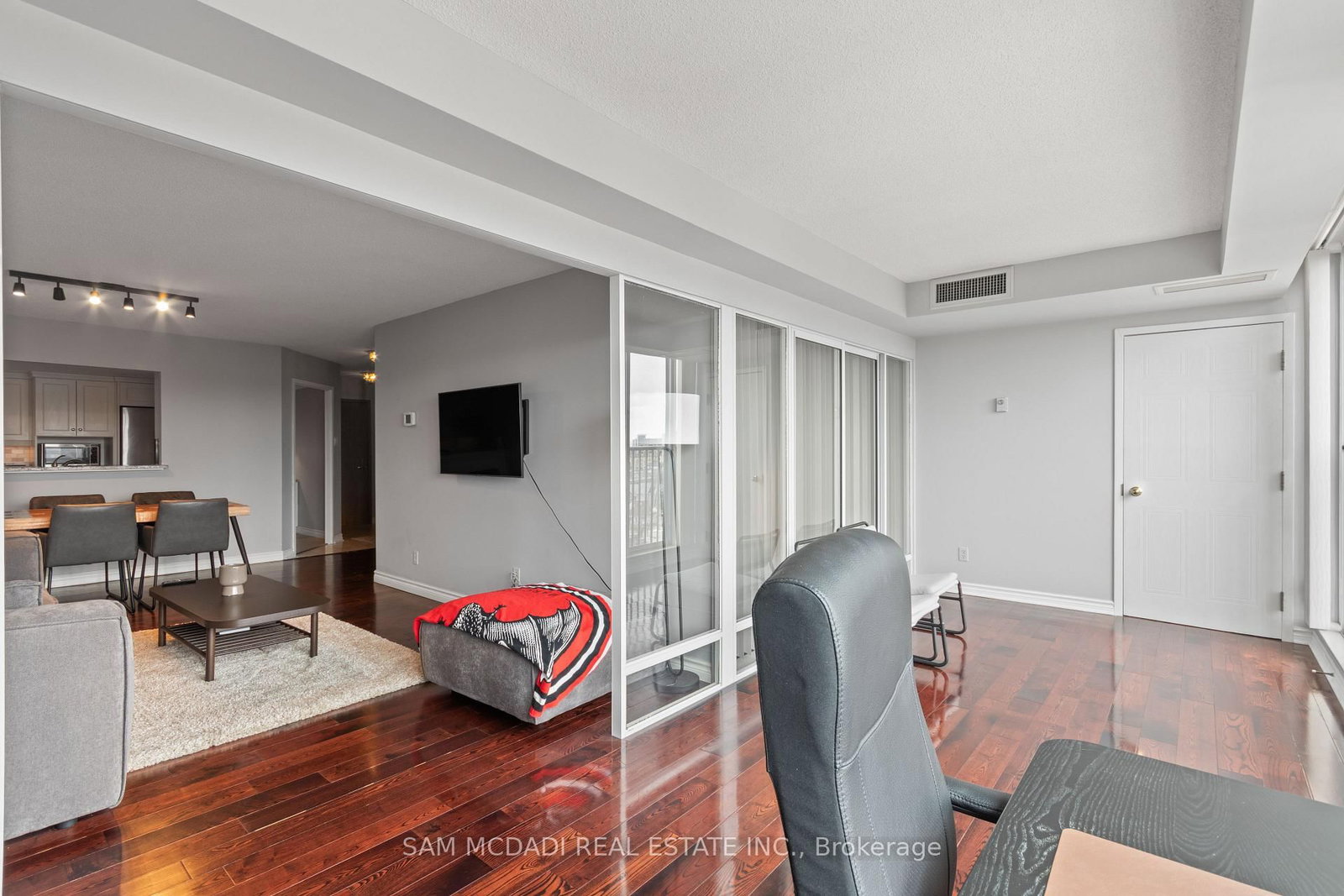 4 Willow Street, Unit 807 - Photo 14