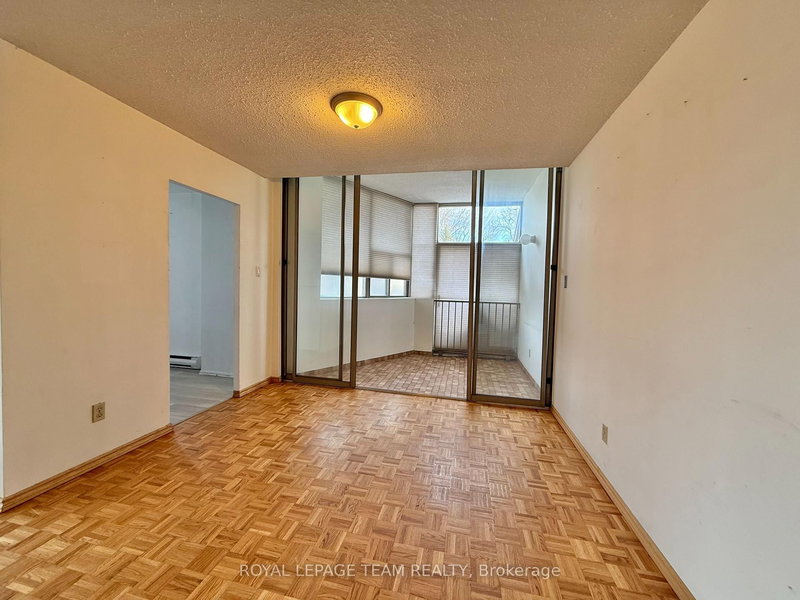 102 - 2760 Carousel Cres, Ottawa, K1T 2N4 | Image 3