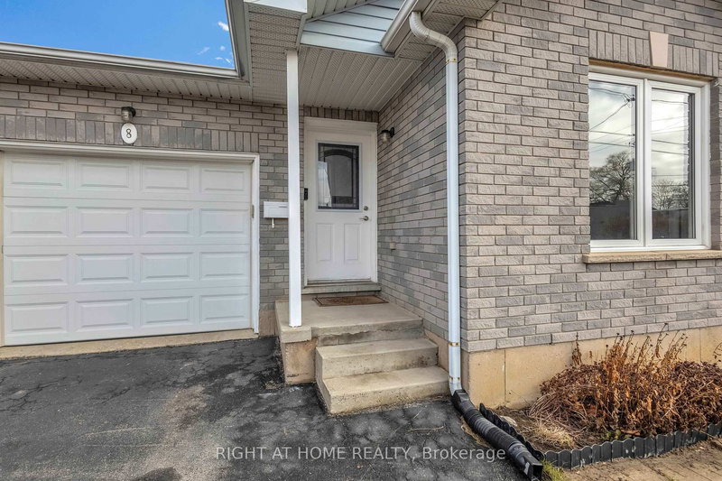 8 Brantdale Ave, Hamilton, L9C 1B7 | Image 3