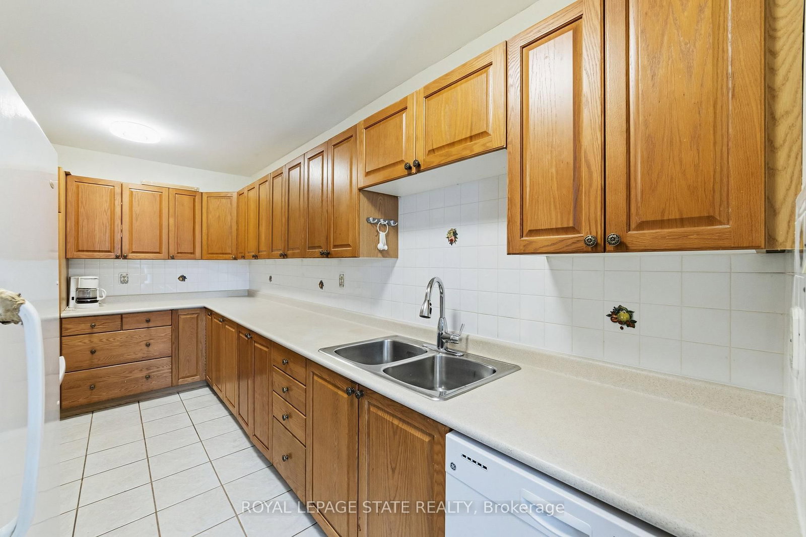 Semi-Detached House for sale at 222 Greencedar Drive, Hamilton, Ontario, L9C 6W6 - Gurnett - MLS: X12920590