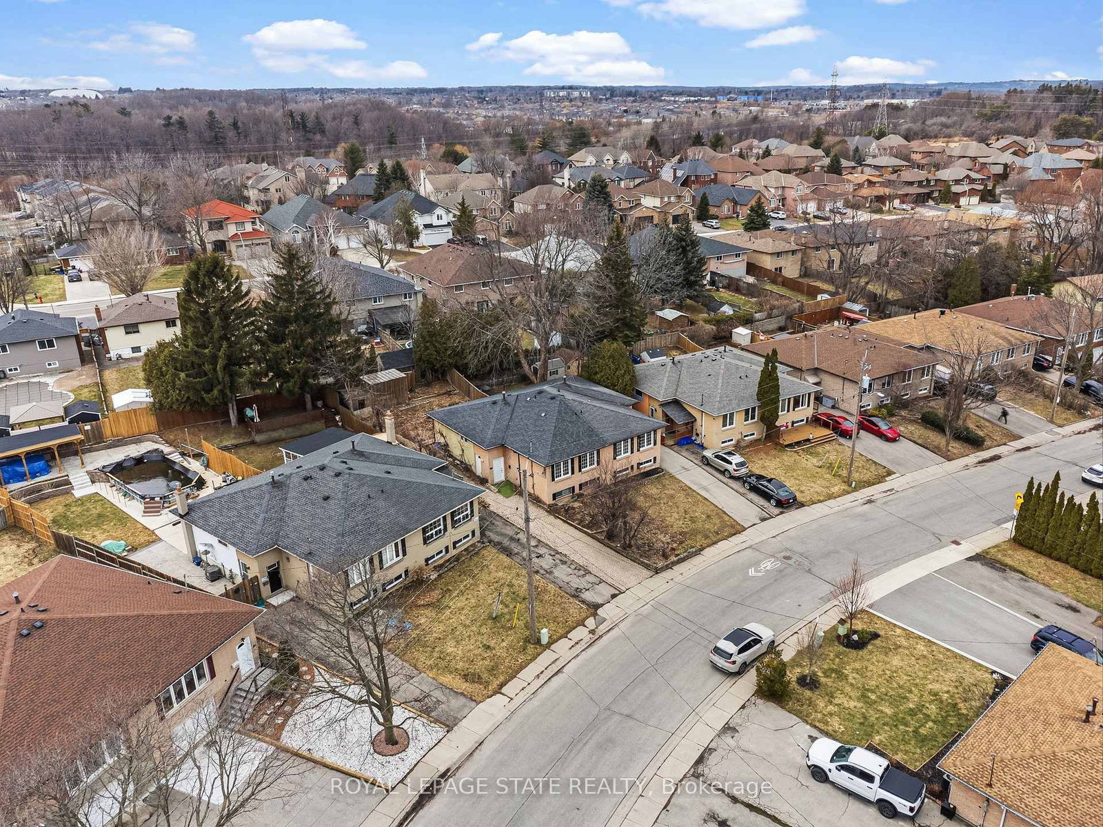 Semi-Detached House for sale at 222 Greencedar Drive, Hamilton, Ontario, L9C 6W6 - Gurnett - MLS: X12920590