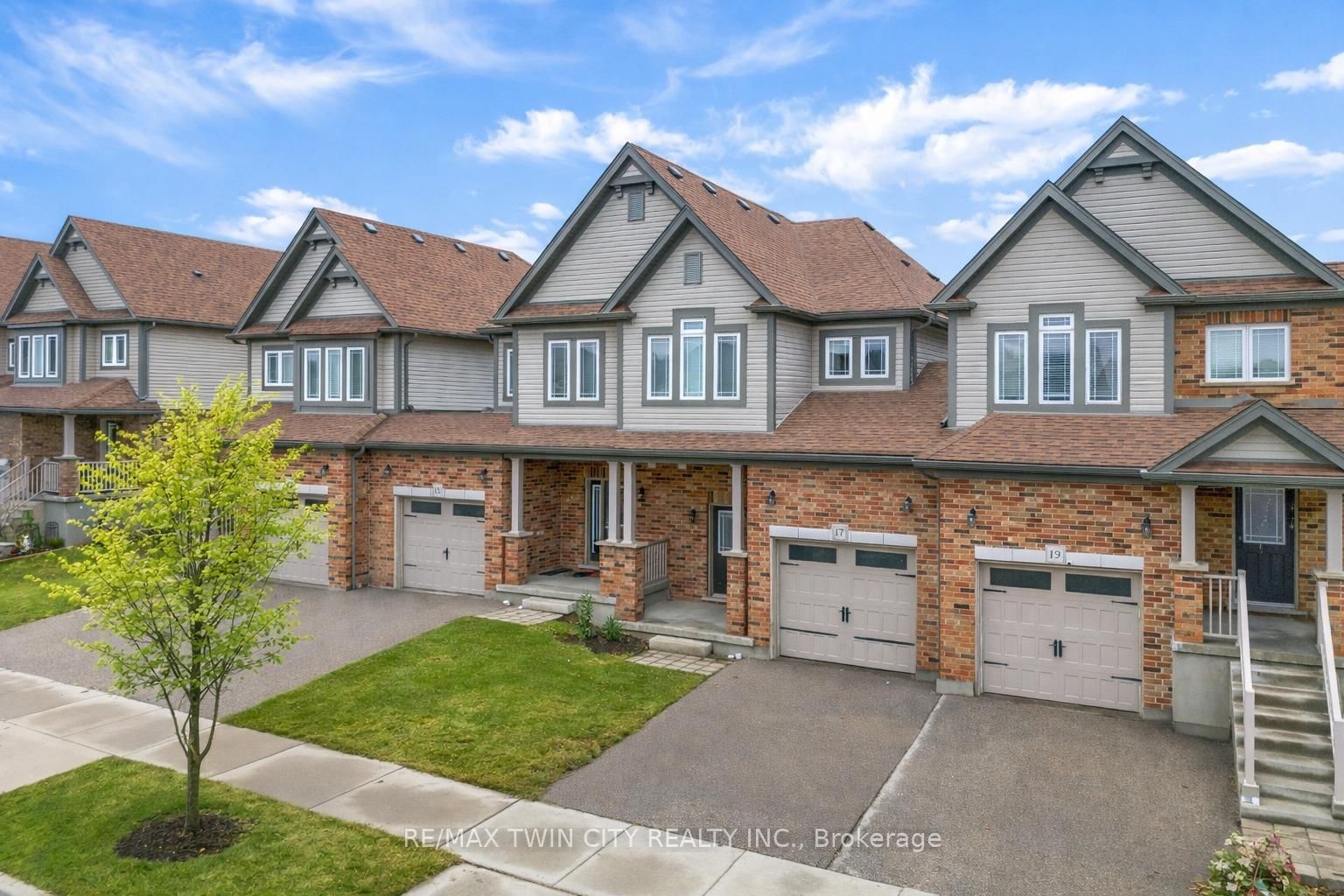 17 Valleybrook Drive - Photo 2