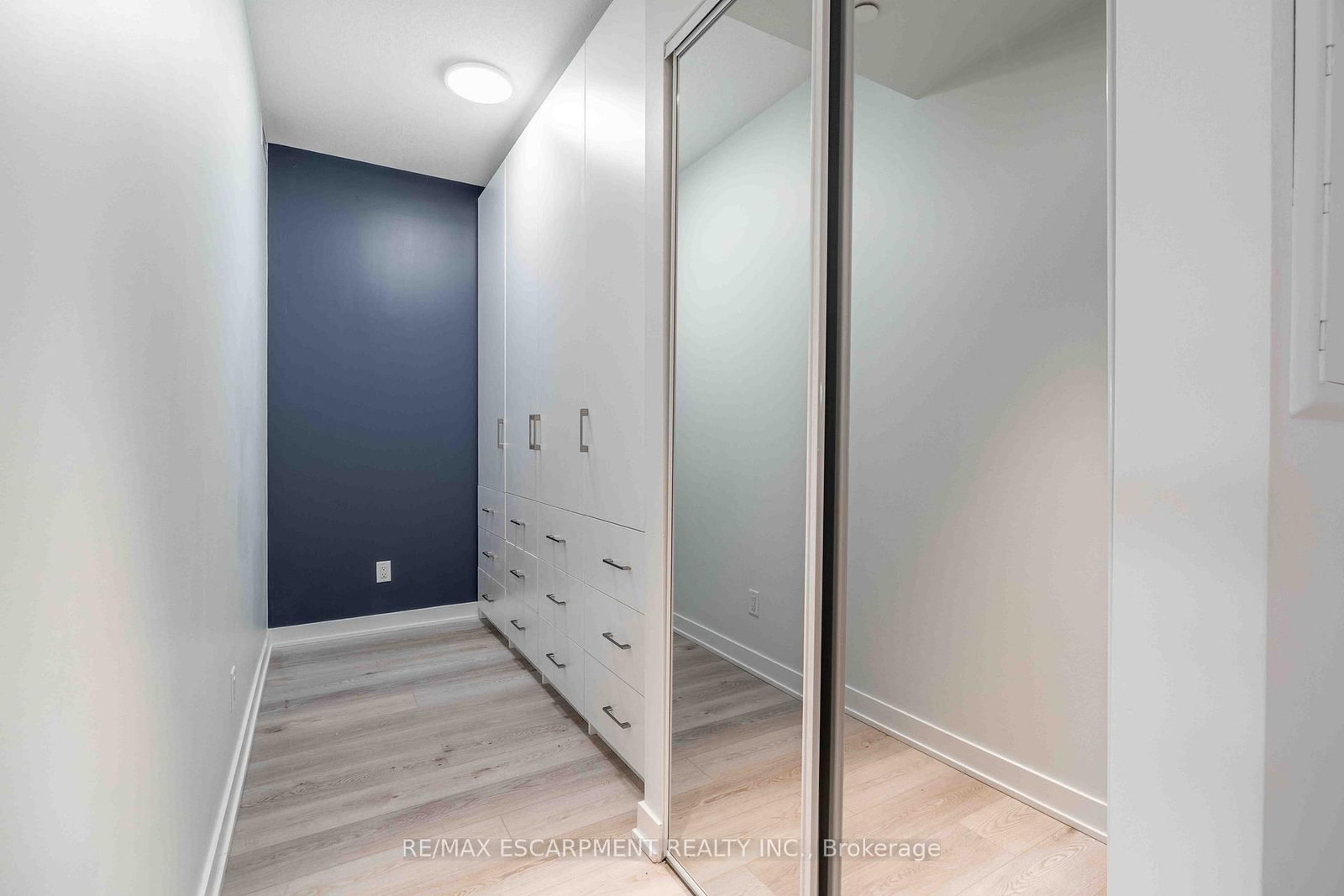 Condo for sale at 504-16 Markle Crescent, Hamilton, Ontario, L9G 0H4 - Ancaster - MLS: X12920718