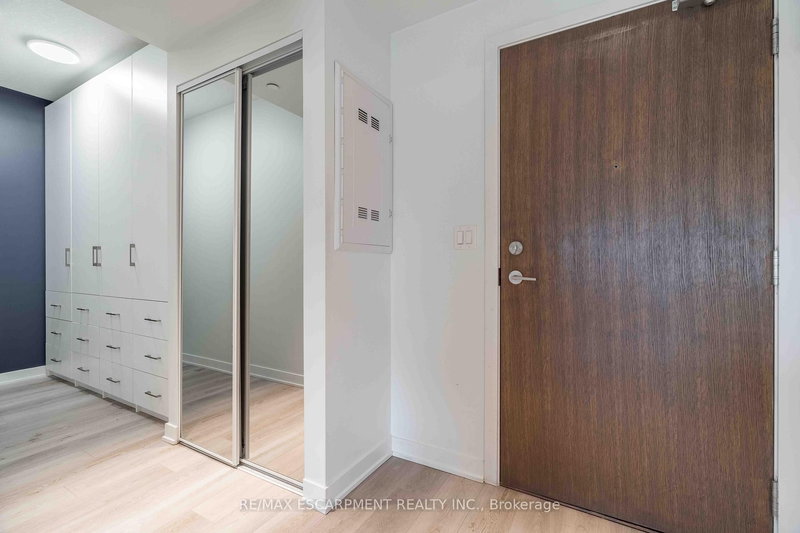 504 - 16 Markle Cres, Hamilton, L9G 0H4 | Image 2