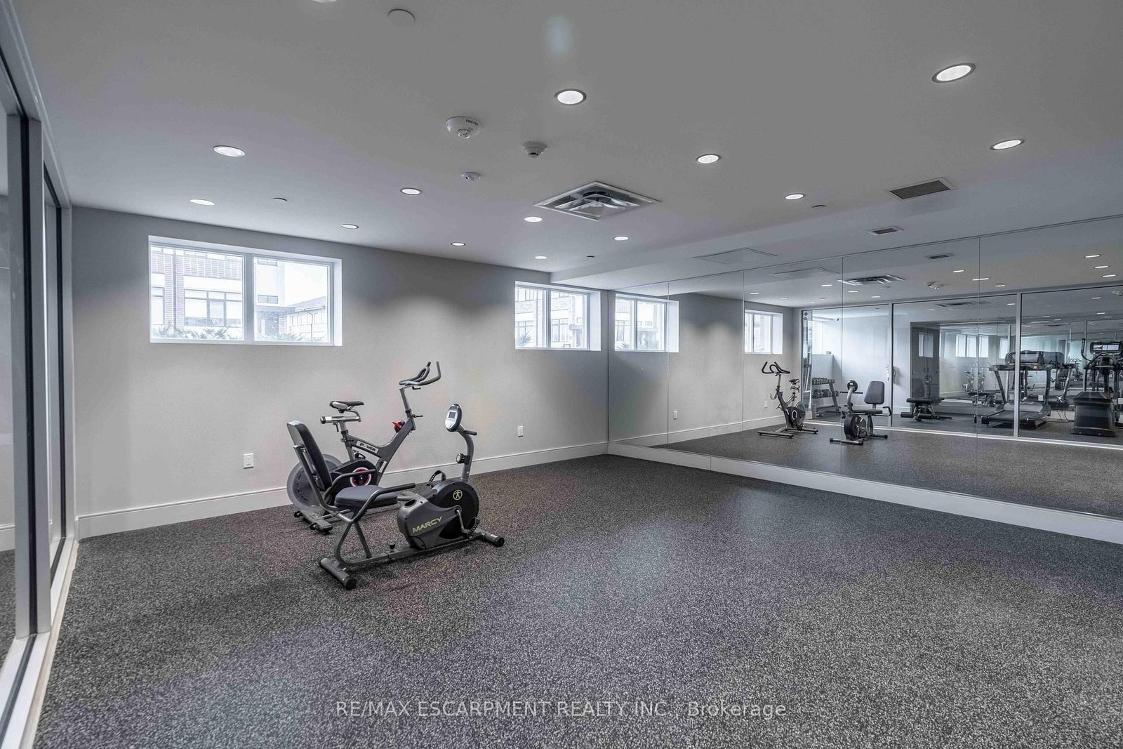 Condo for sale at 504-16 Markle Crescent, Hamilton, Ontario, L9G 0H4 - Ancaster - MLS: X12920718