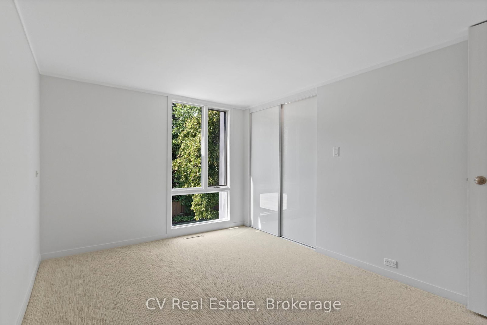 Detached House for sale at 31 Auchmar Road, Hamilton, Ontario, L9C 1C6 - Mohawk - MLS: X12920776