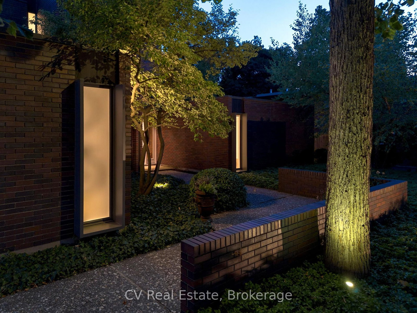 Detached House for sale at 31 Auchmar Road, Hamilton, Ontario, L9C 1C6 - Mohawk - MLS: X12920776