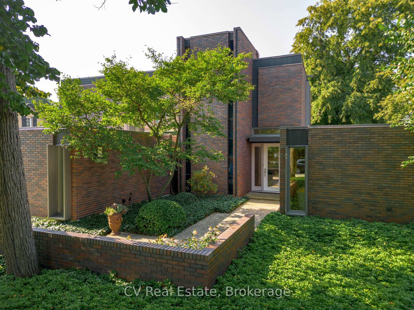 Detached House for sale at 31 Auchmar Road, Hamilton, Ontario, L9C 1C6 - Mohawk - MLS: X12920776