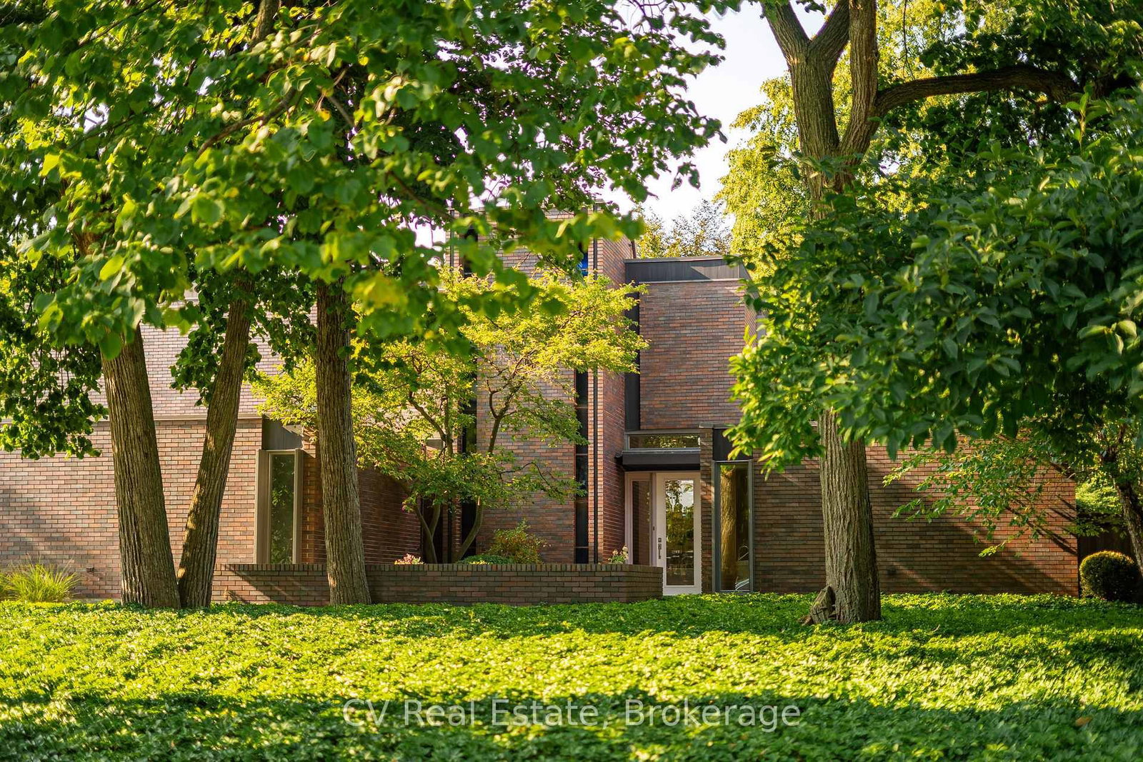 Detached House for sale at 31 Auchmar Road, Hamilton, Ontario, L9C 1C6 - Mohawk - MLS: X12920776