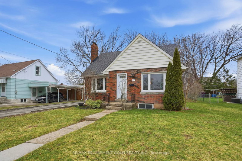 22 Greenwood Ave, Welland, L3C 4B2 | Image 2