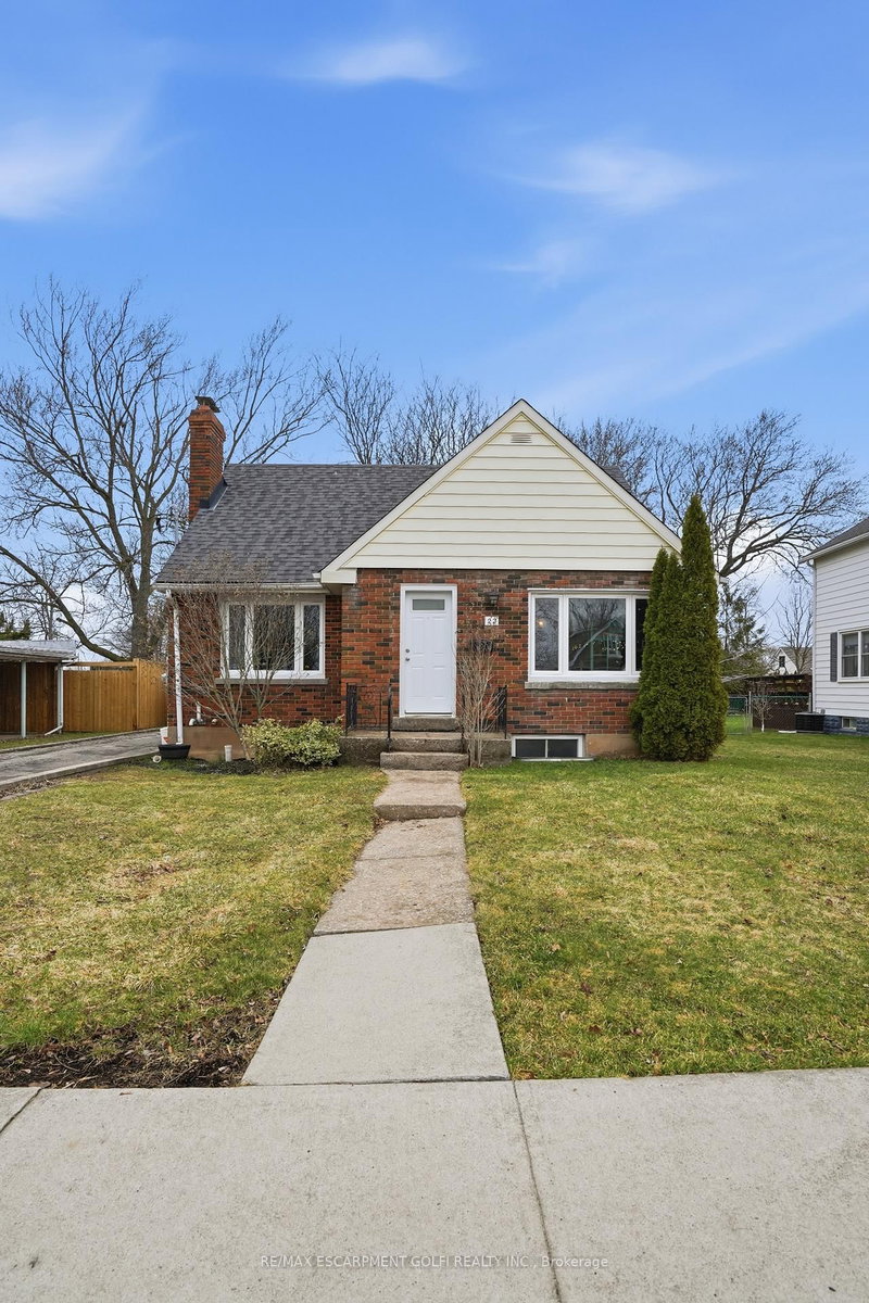 22 Greenwood Ave, Welland, L3C 4B2 | Image 3