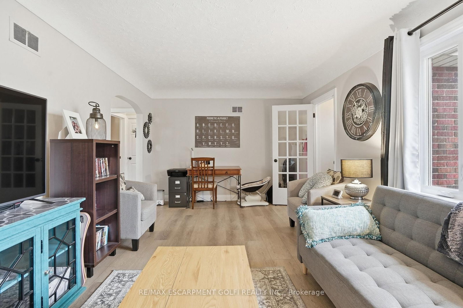 Listing Image 7