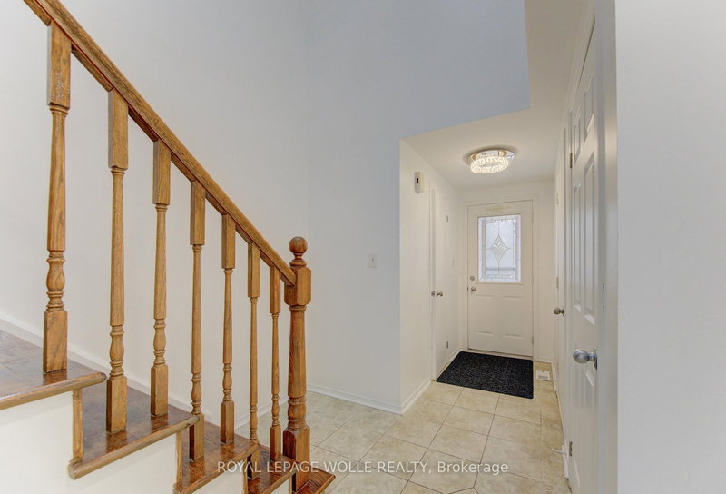 51 Camrose Crt, Kitchener, N2M 5J4 | Image 2