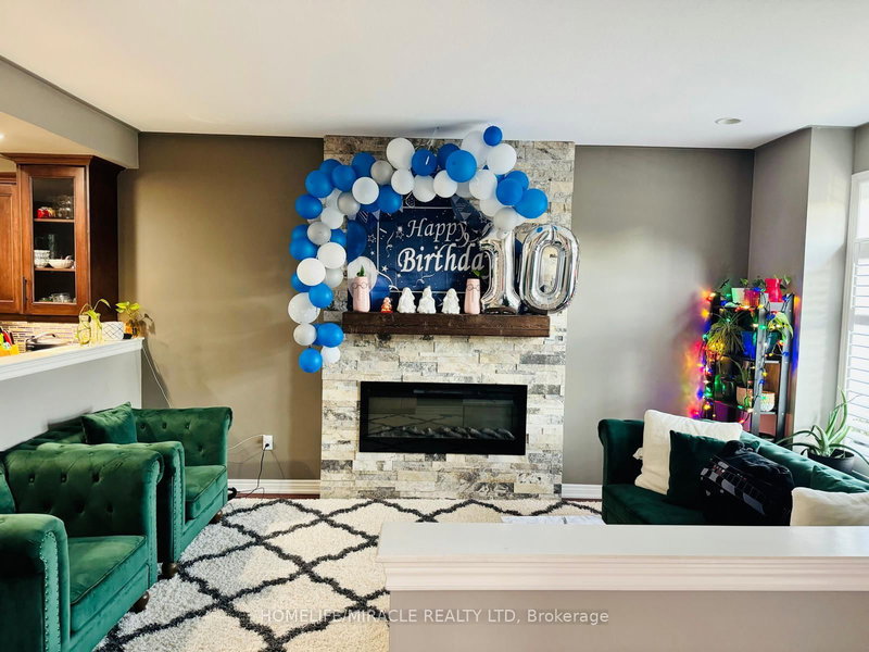 100 Creekside Dr, Welland, L3C 0B4 | Image 2