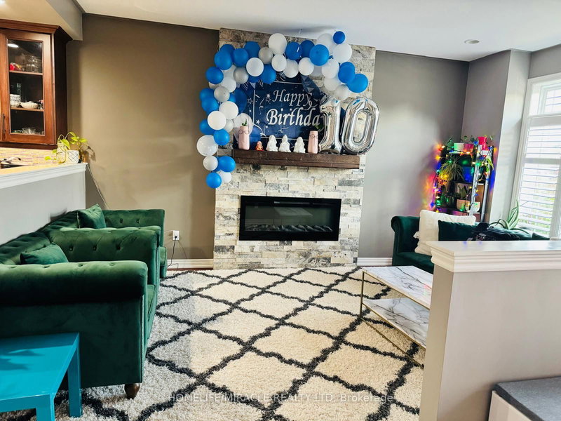 100 Creekside Dr, Welland, L3C 0B4 | Image 3