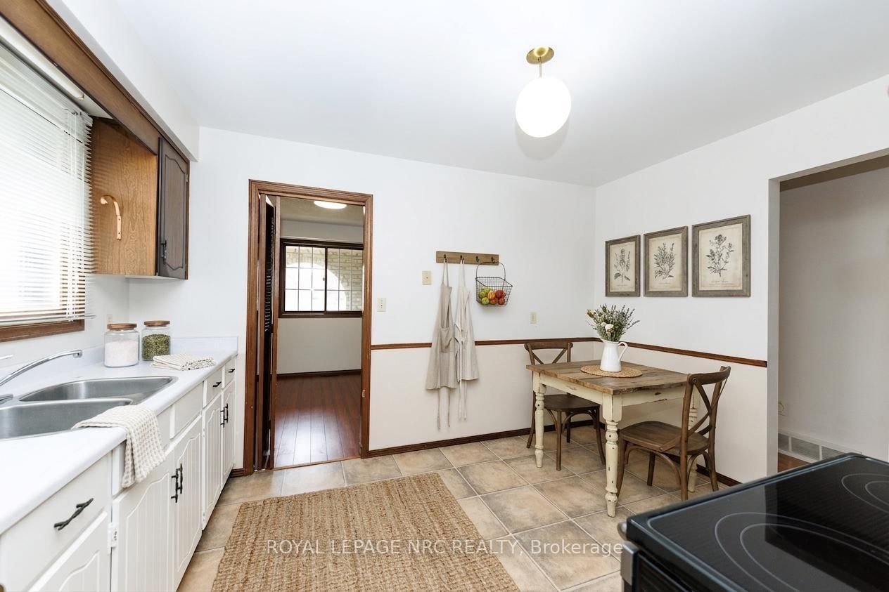 Detached House for sale at 105 Hillview Road, St. Catharines, Ontario, L2S 1S8 - Western Hill - MLS: X12921324